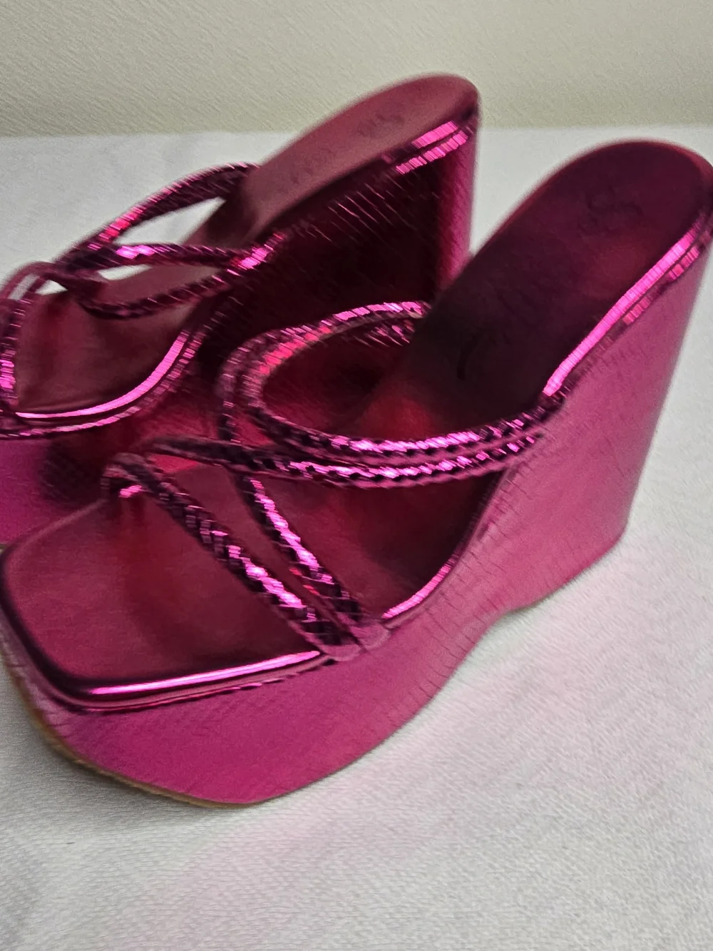 So Me Peake Pink Metallic Platform Wedge Sandals – Women's Size 10